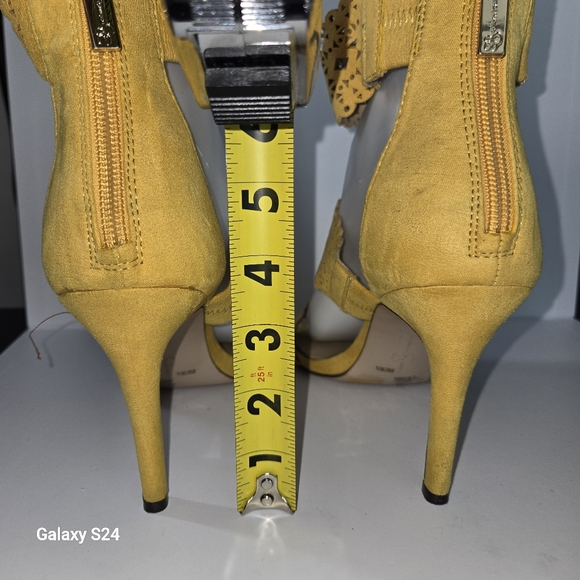 Jessica Simpson Jills 3 Butterscotch Laser Cut Suede Heels Size 8.5 - Picture 5 of 8